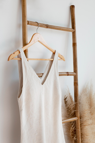 fast-fashion-vs-slow-sustainable.jpg